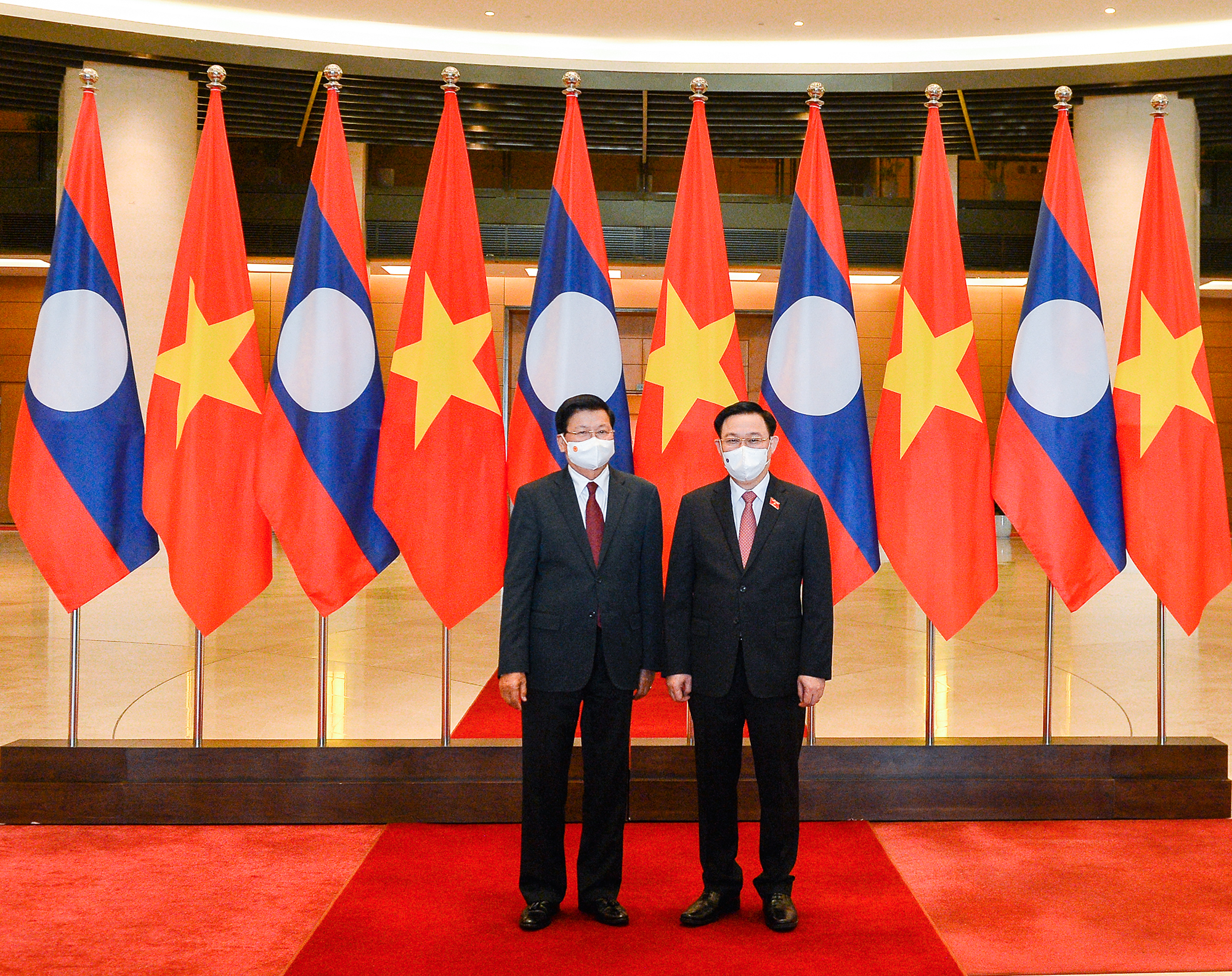 Chủ tịch Quốc hội Vương Đình Huệ hội kiến Tổng Bí thư, Chủ tịch nước Lào